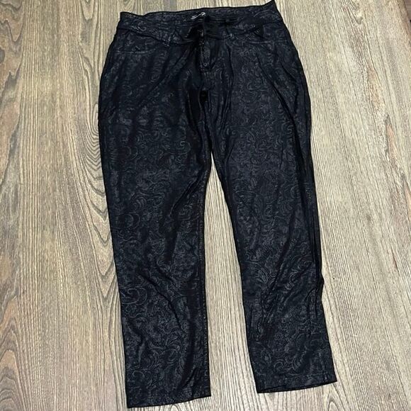 Seven7 Pants - Seven7 Baroque Skinny Pants Mid-Rise Faux Leather Floral Preppy Black Size 8